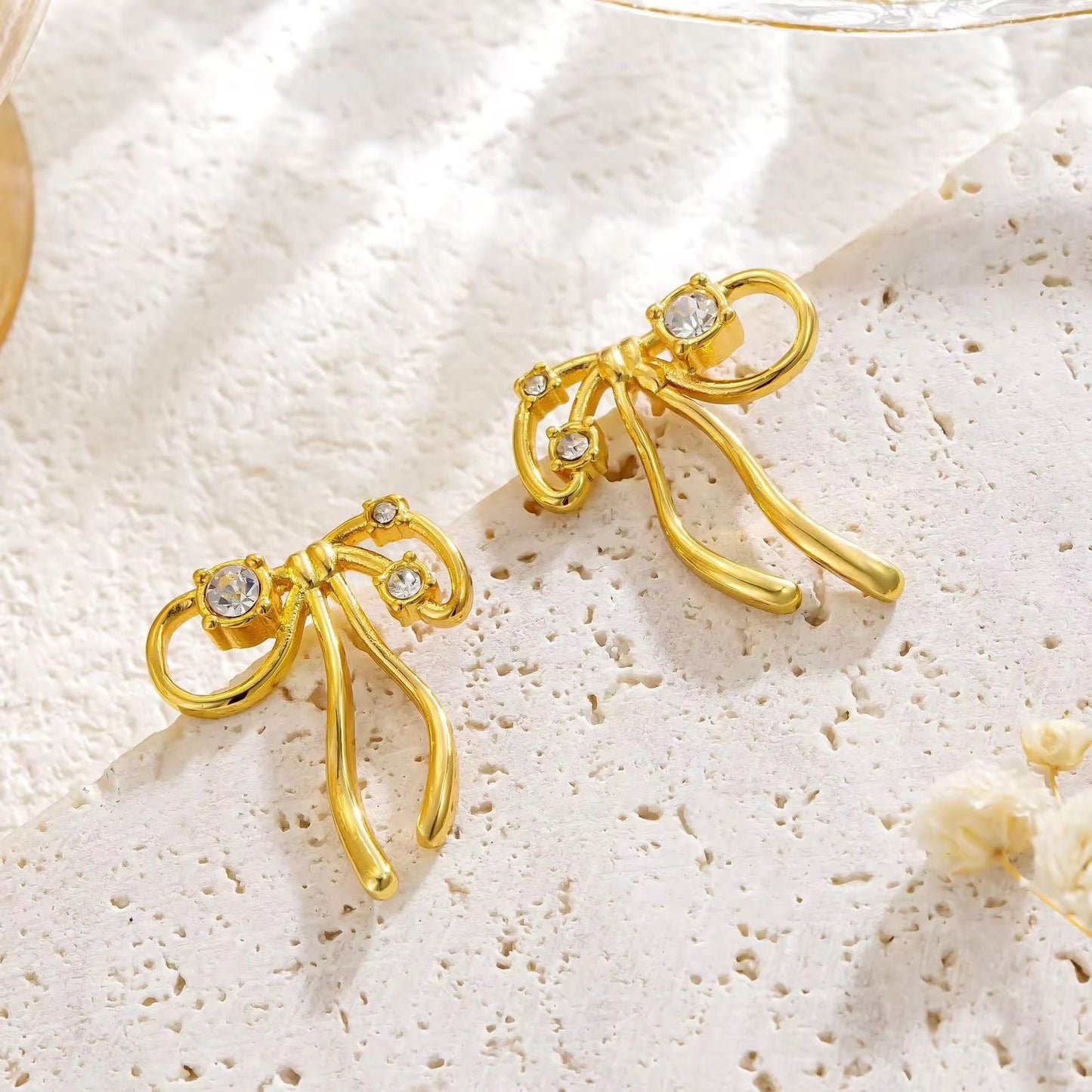 SJ 1066 Zircon Bow Stud Earring - 18k Gold PVD plated stainless steel - Anti tarnish