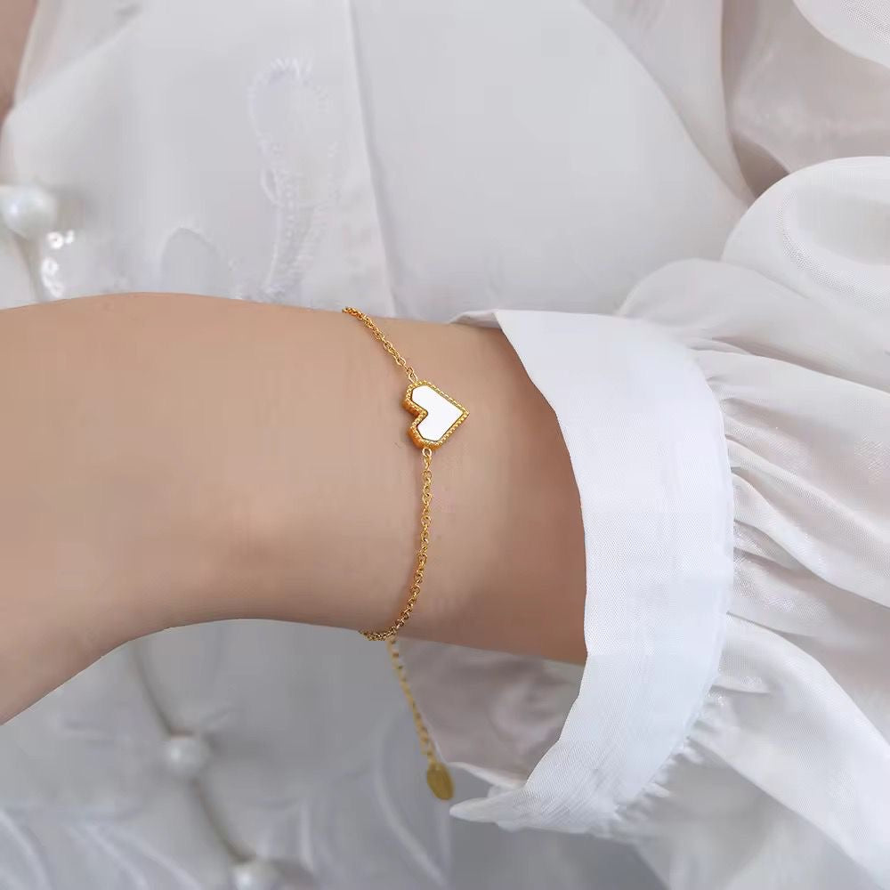 SJ 776 Dainty White heart bracelet - 18k Gold PVD plated stainless steel - Anti tarnish