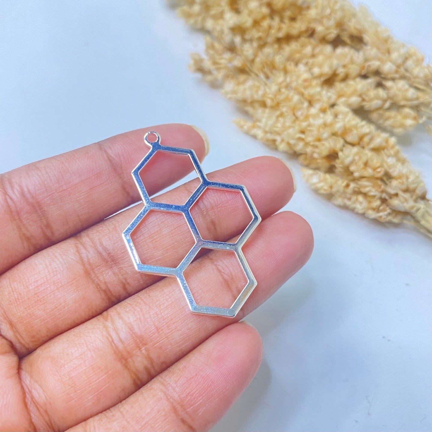 SS 218 Honeycomb charm