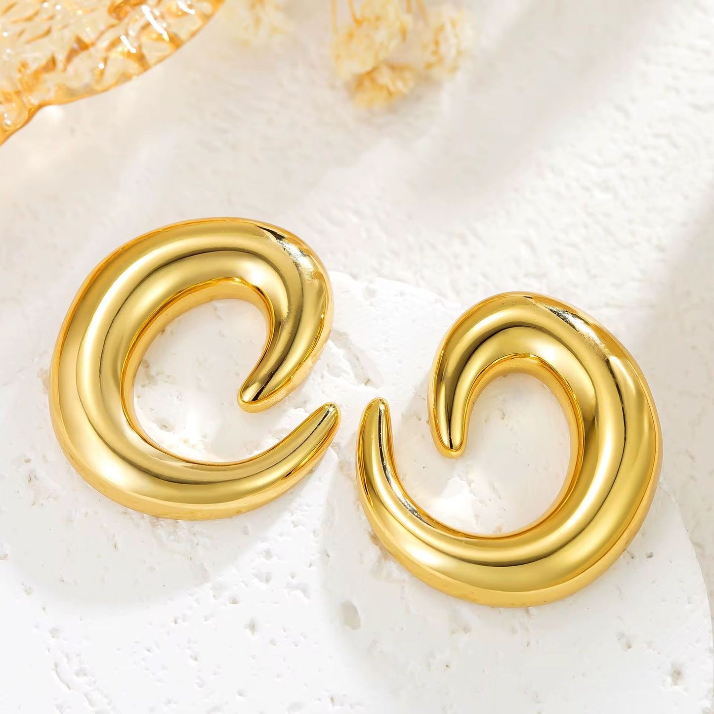 SJ 704 C Curve Stud Earring - 18k Gold PVD plated stainless steel - Anti tarnish