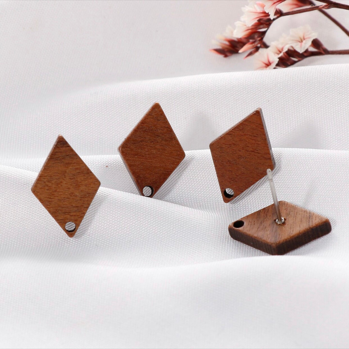 SS 805 diamond wood stud