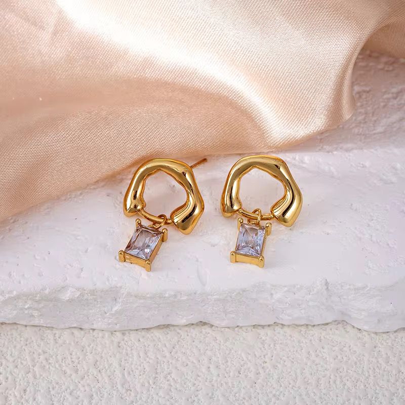 SJ 1103 Hollow Temperament Zirocn earrings - 18k Gold PVD plated stainless steel - Anti tarnish