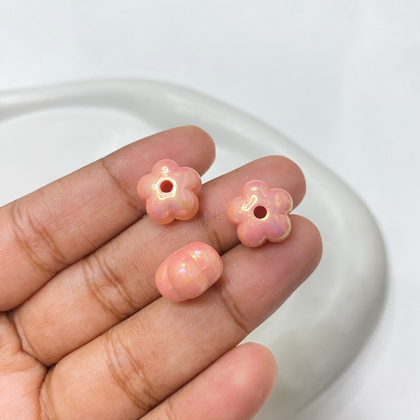 BBB 132 (D) Flower uv plated shiny irrediscent Acrylic bead (1PC)