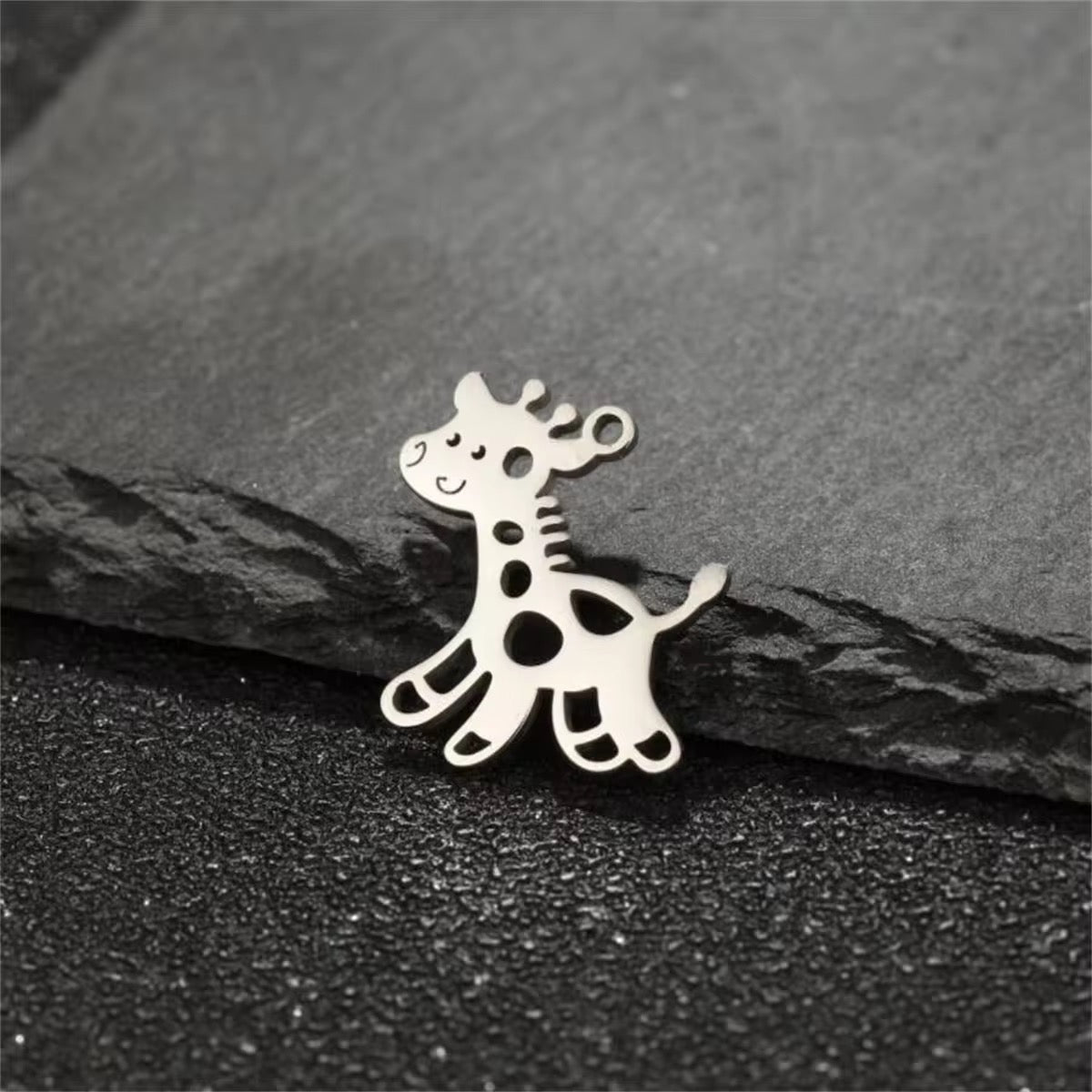 BBB 400 (q) Giraffe Dainty Charm 18k gold PVD 316 Stainless steel ( 1 pc ) Anti tarnish ( 20*15mm )