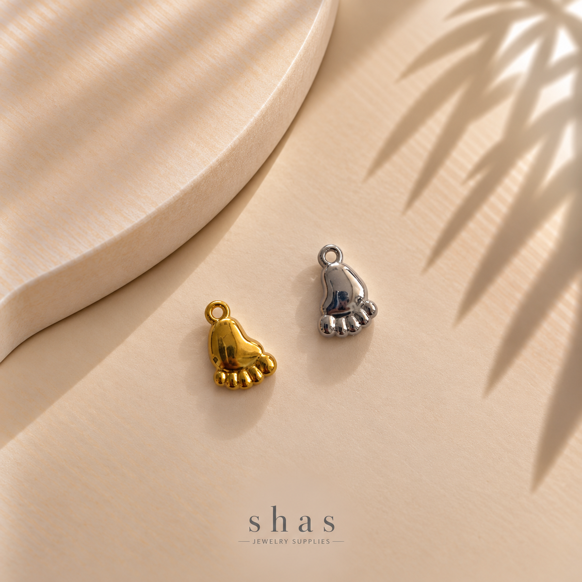 SC23Z Tiny Feet Charm ( 1 pc ) PVD Plated