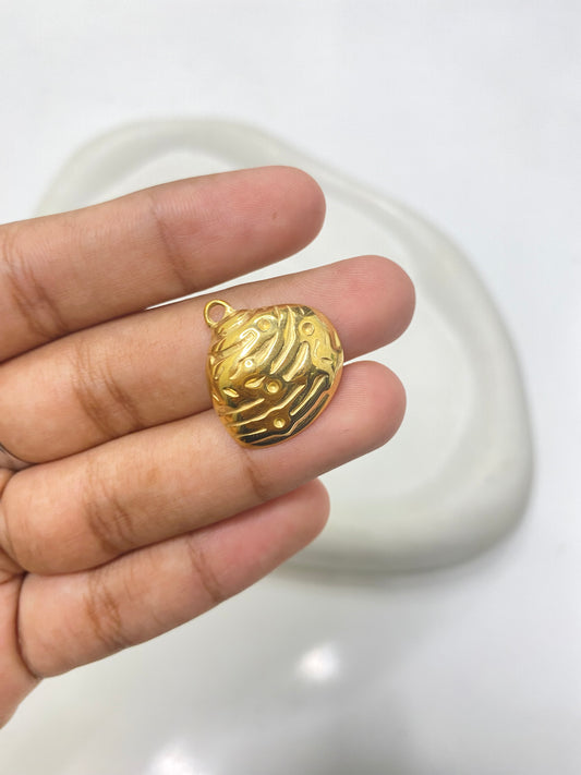 SS 2570 Conch shell charm 18k Gold plated stainless steel ( 1 piece ) Anti tarnish