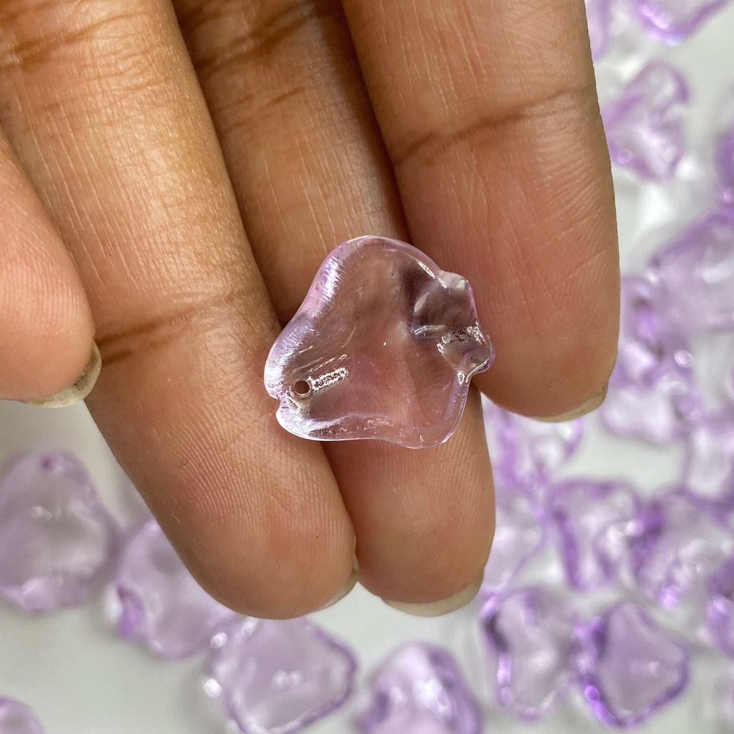 GB619 clear lilac petal glass bead