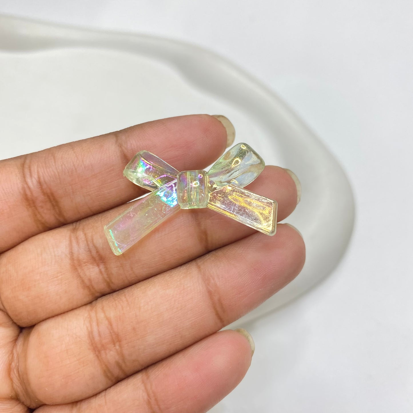 BBB 137 (E) light green Thin strip bow Luminous shiny Acrylic bead ( 1 pc )