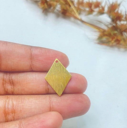 BC02F Textured Rhombus charm (1pc) Raw brass