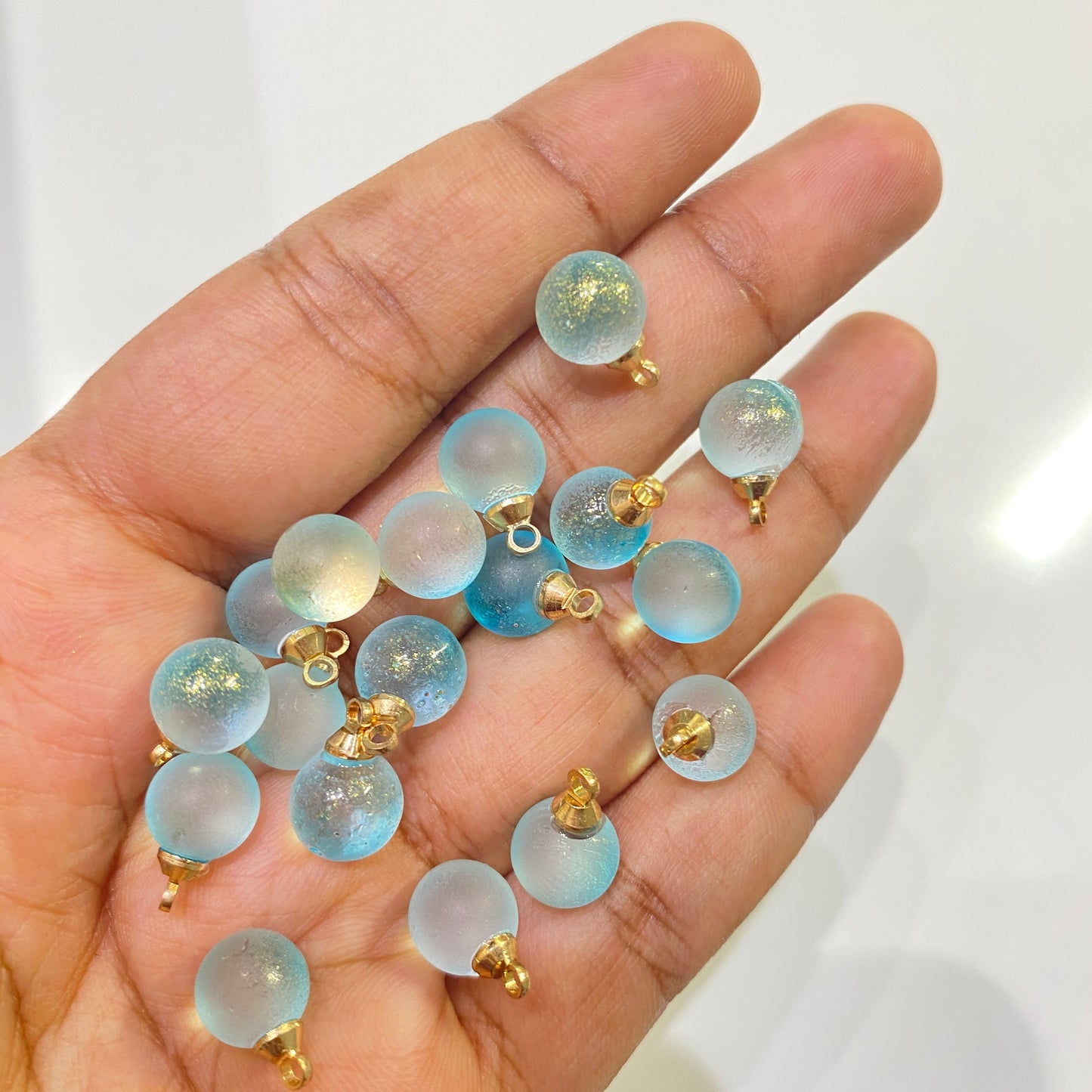 GB 1025 - light blue round glitter round glass beats - per piece