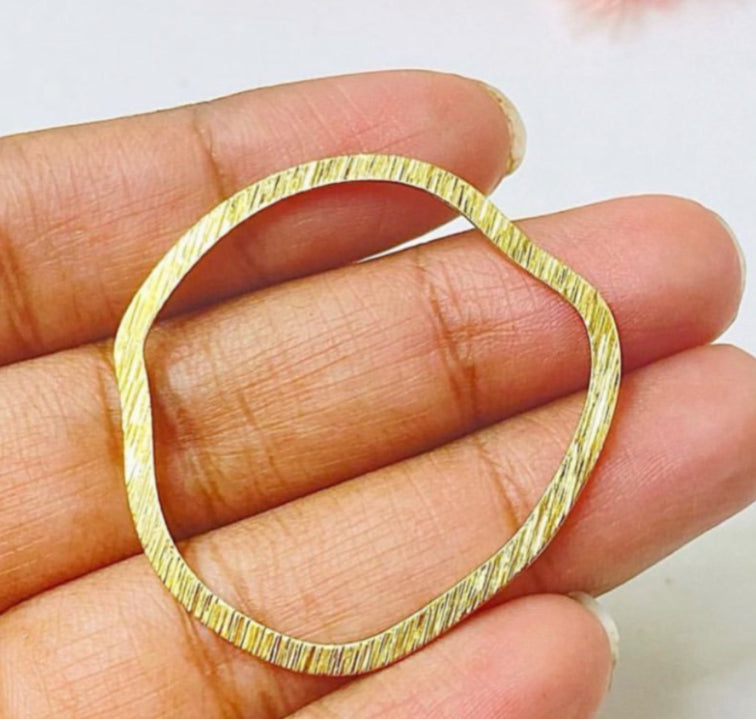 SS 13 Textured wavy circle