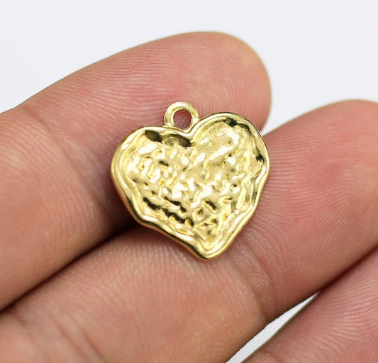 BC01L Heart Hammered charm ( 1 pc ) Raw Brass