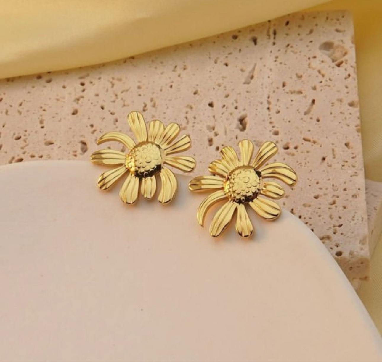 SJ 38 Sunflower Earrings - 18k stainless steel - Anti tarnish - Wholesale