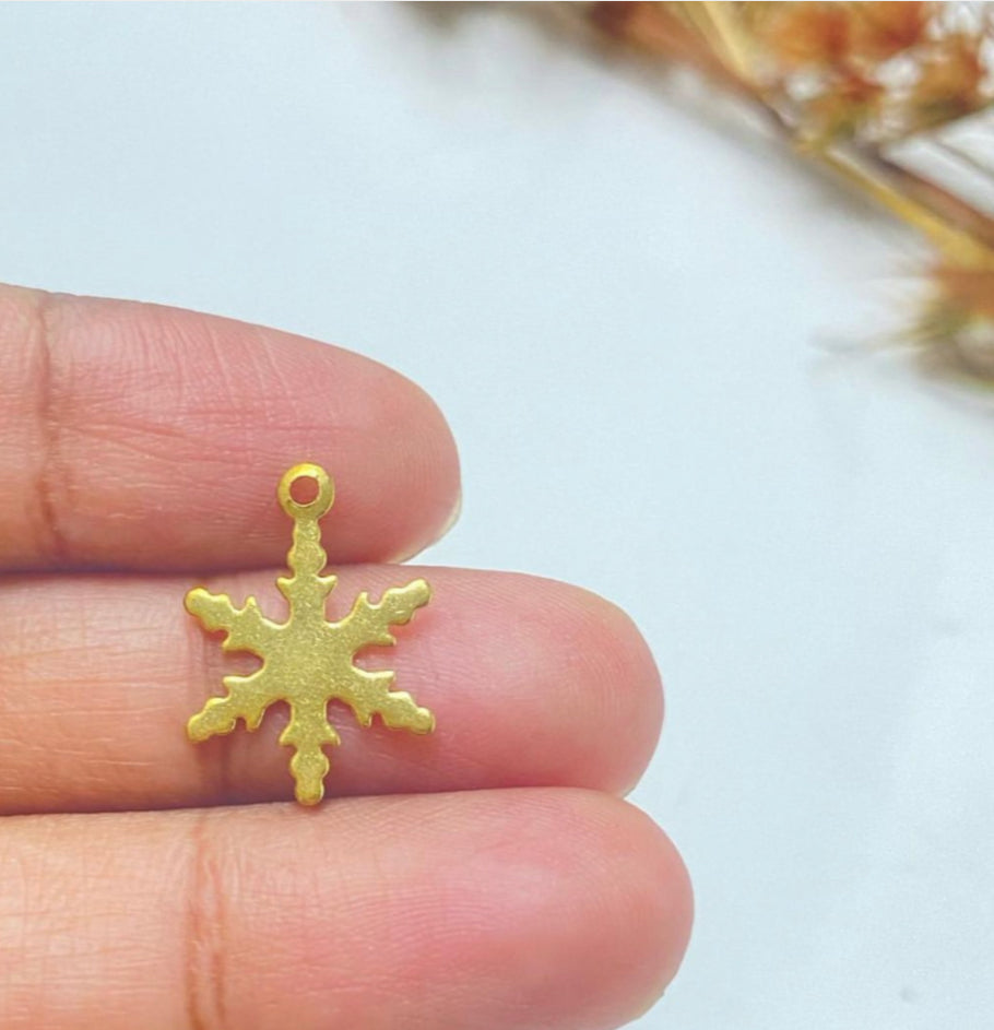 SS 33 Snowflake Charm ( 1 pc )