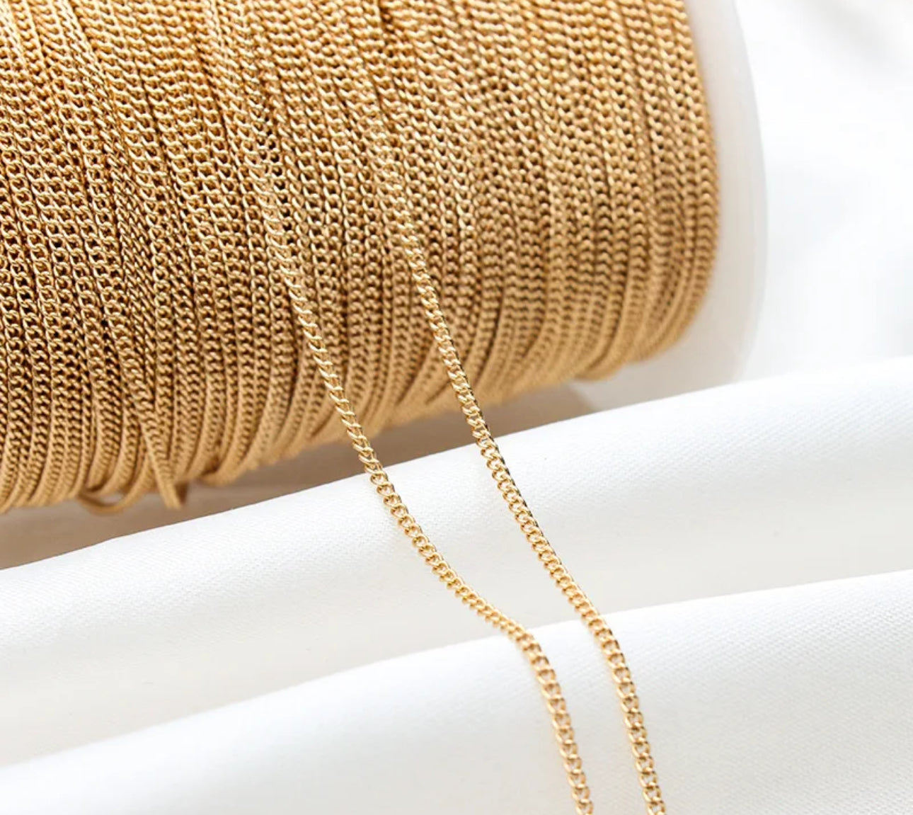 CN 136 Flat O shaped curb gold plated chain - per feet - Anti tarnish