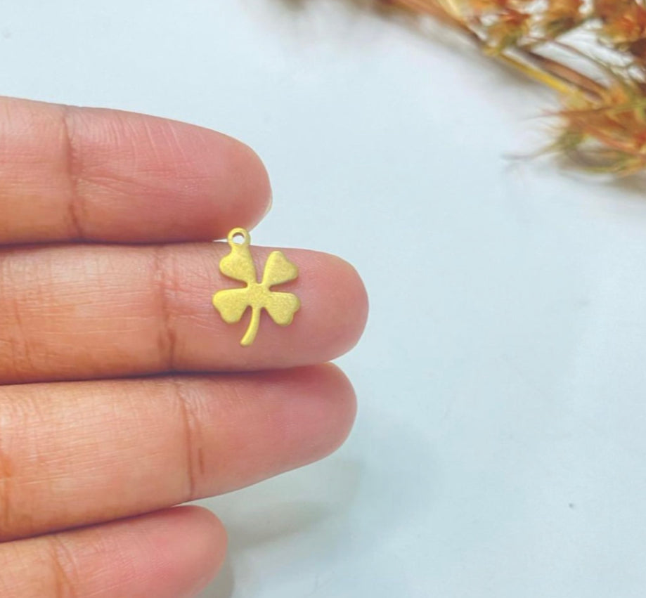 SS 28 Clover leaf charm