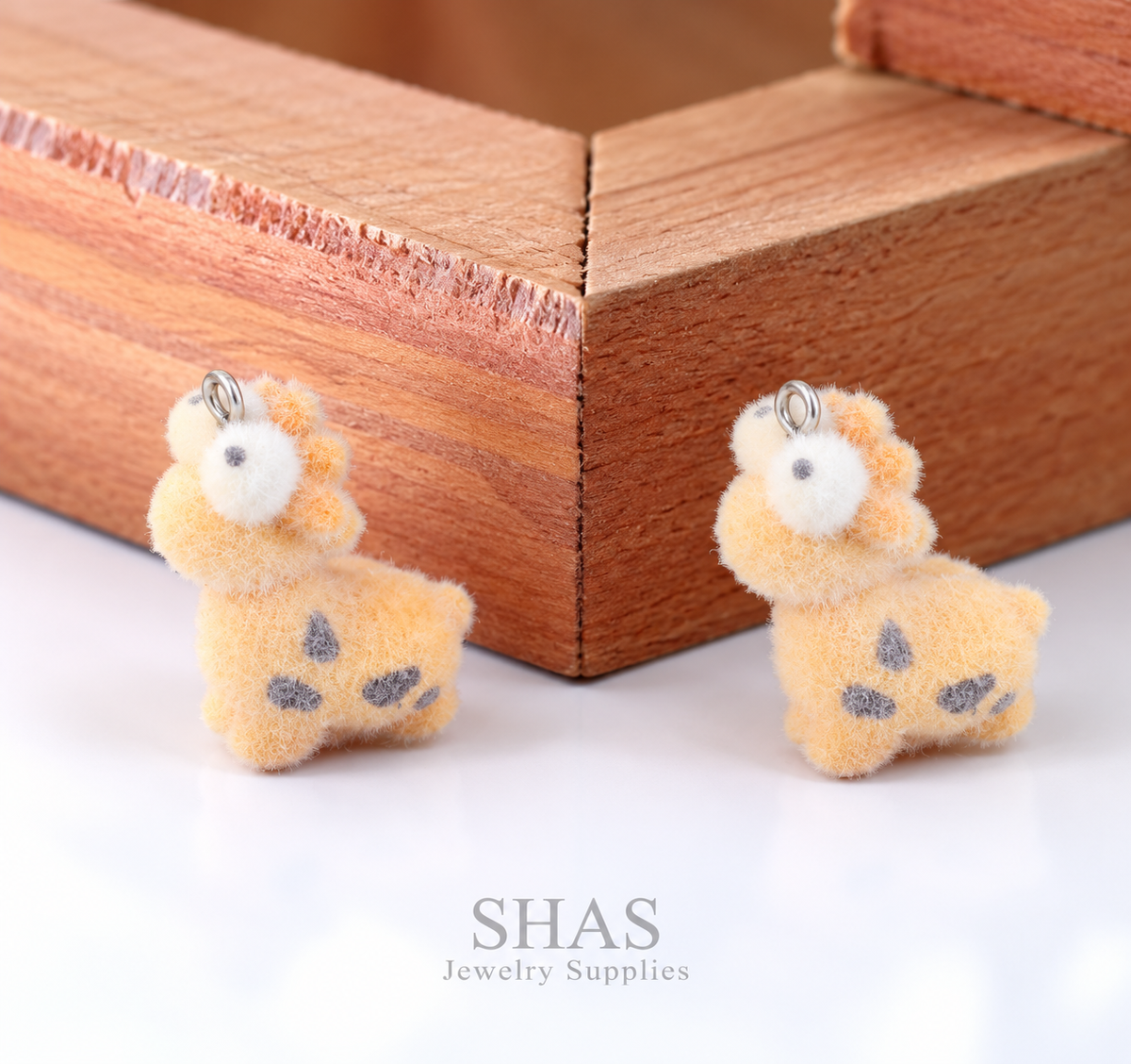 RM14C Giraffe 3D Fur Flocking Resin Charm ( 1 pc )