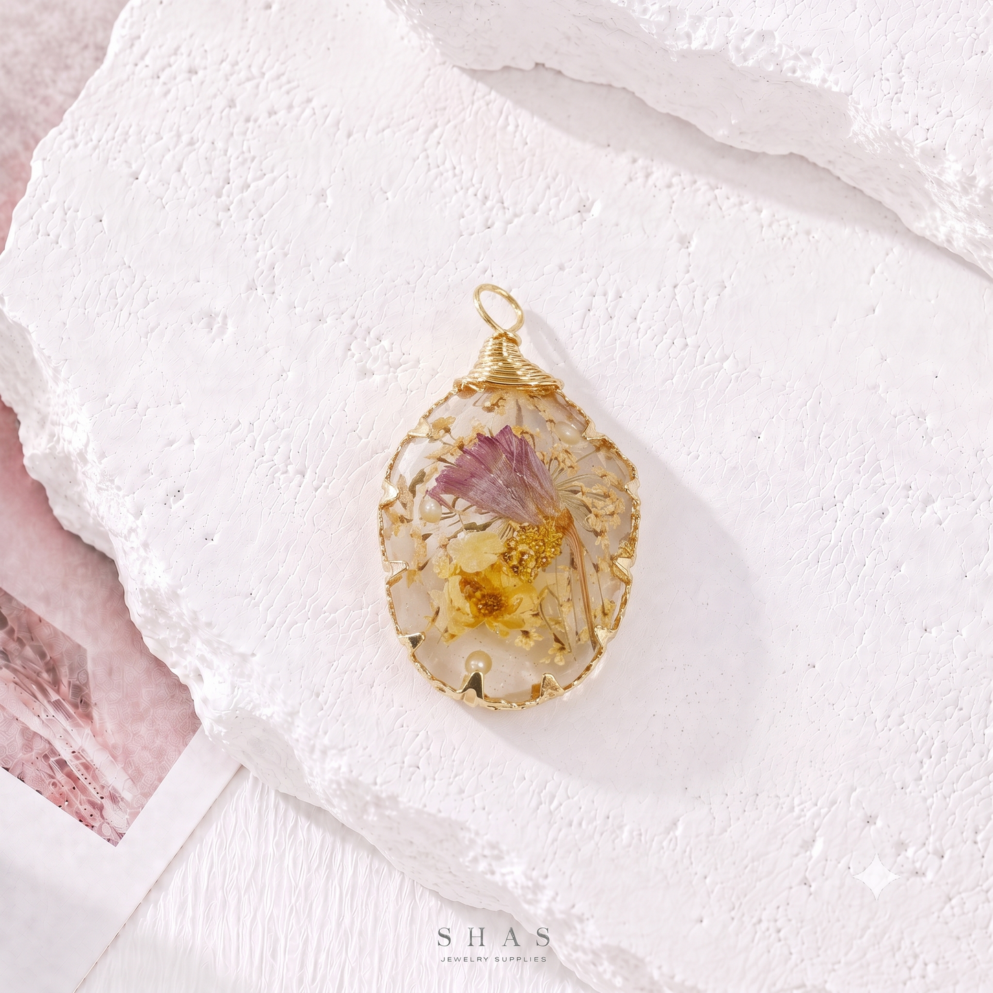 RFC02R White Resin Flower Pendant Charm ( 1 pc )