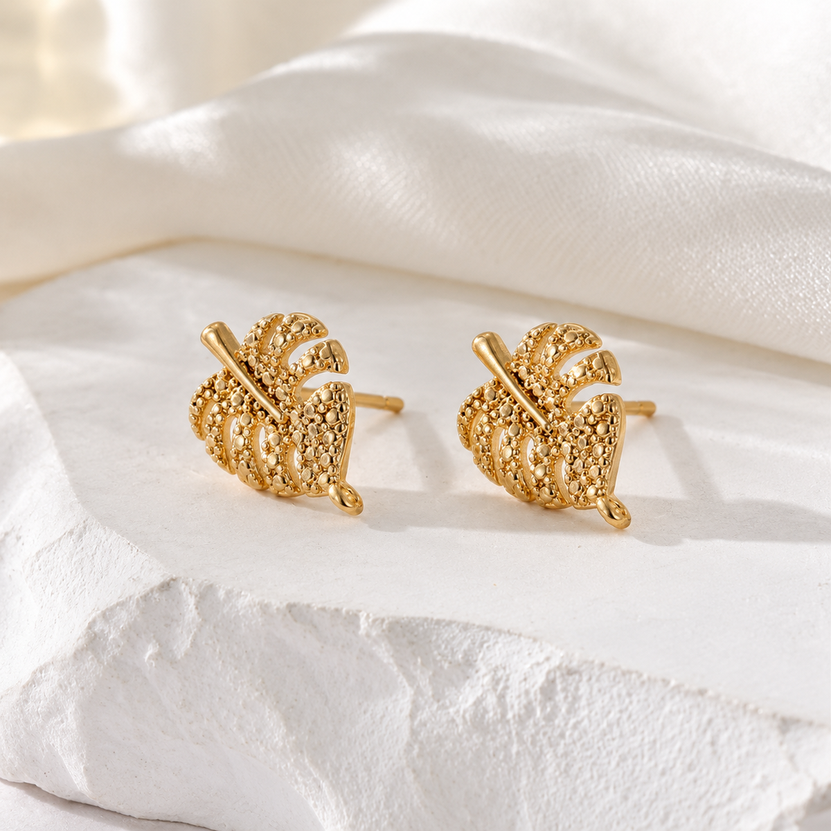 GPS03D Leaf Stud ( 2 pc ) 18k Gold