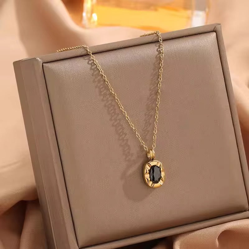 SJ 368 Black Stone Necklace - 18k gold PVD plated stainless steel - Anti tarnish