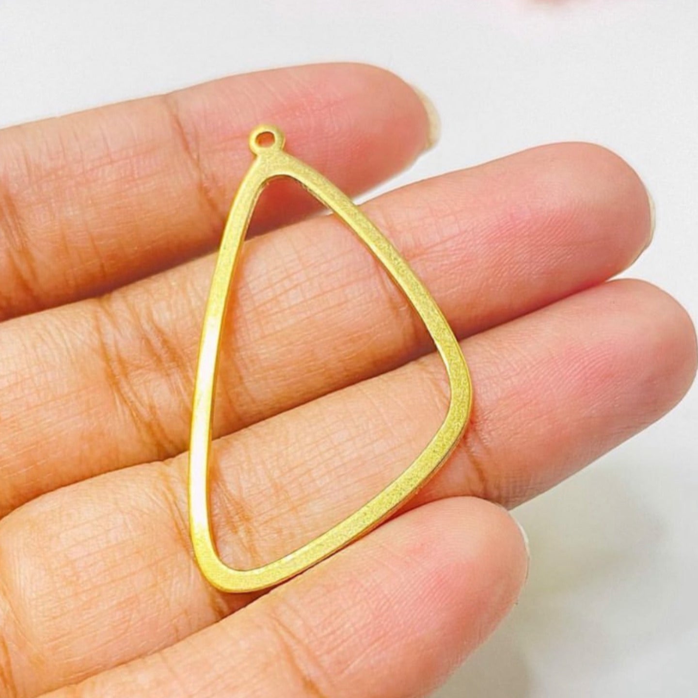 SS 190 Hollow Triangle