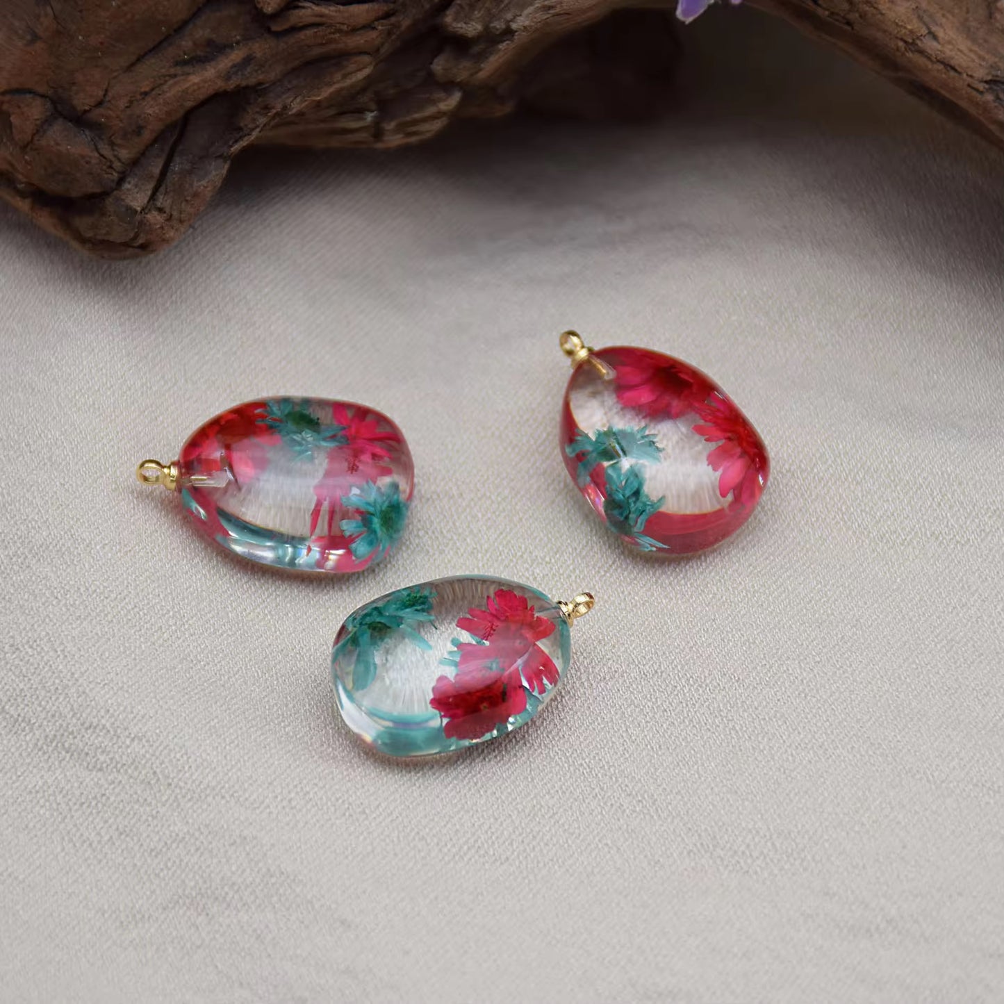 RC 729 dried flower resin pendant ( 1 pc )