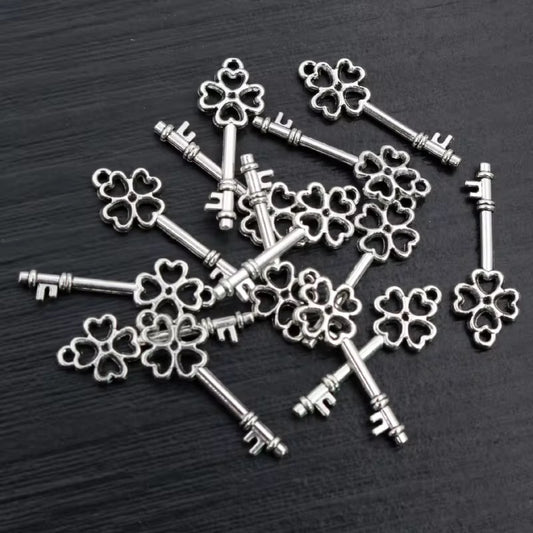 MC04G Key Metal charm ( 1 pc )