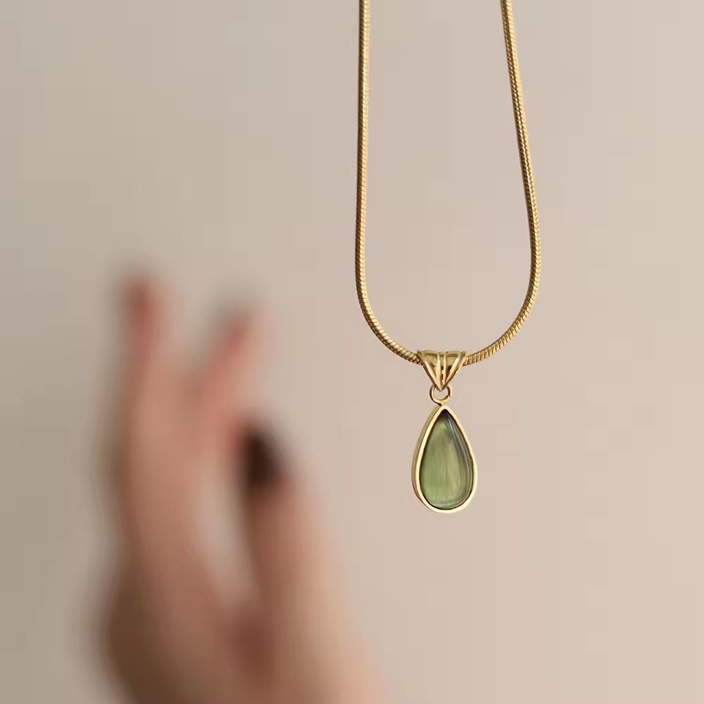 SJ 457 - Green Waterdrop Glass Necklace - 18k Gold PVD plated stainless steel - Anti tarnish