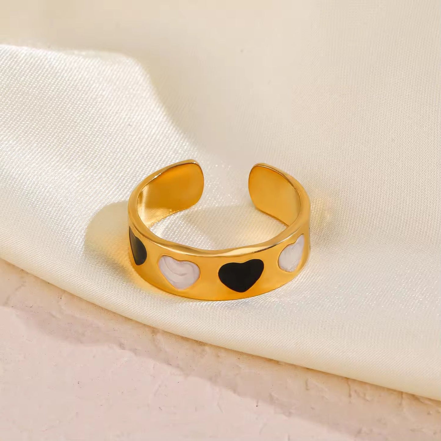 SJ 467 - Black and white heart Ring adjustable -18k Gold PVD plated stainless steel - Anti tarnish