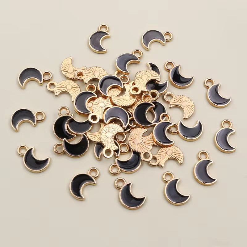 EC 2204 Moon enamel charm ( 1 pc )