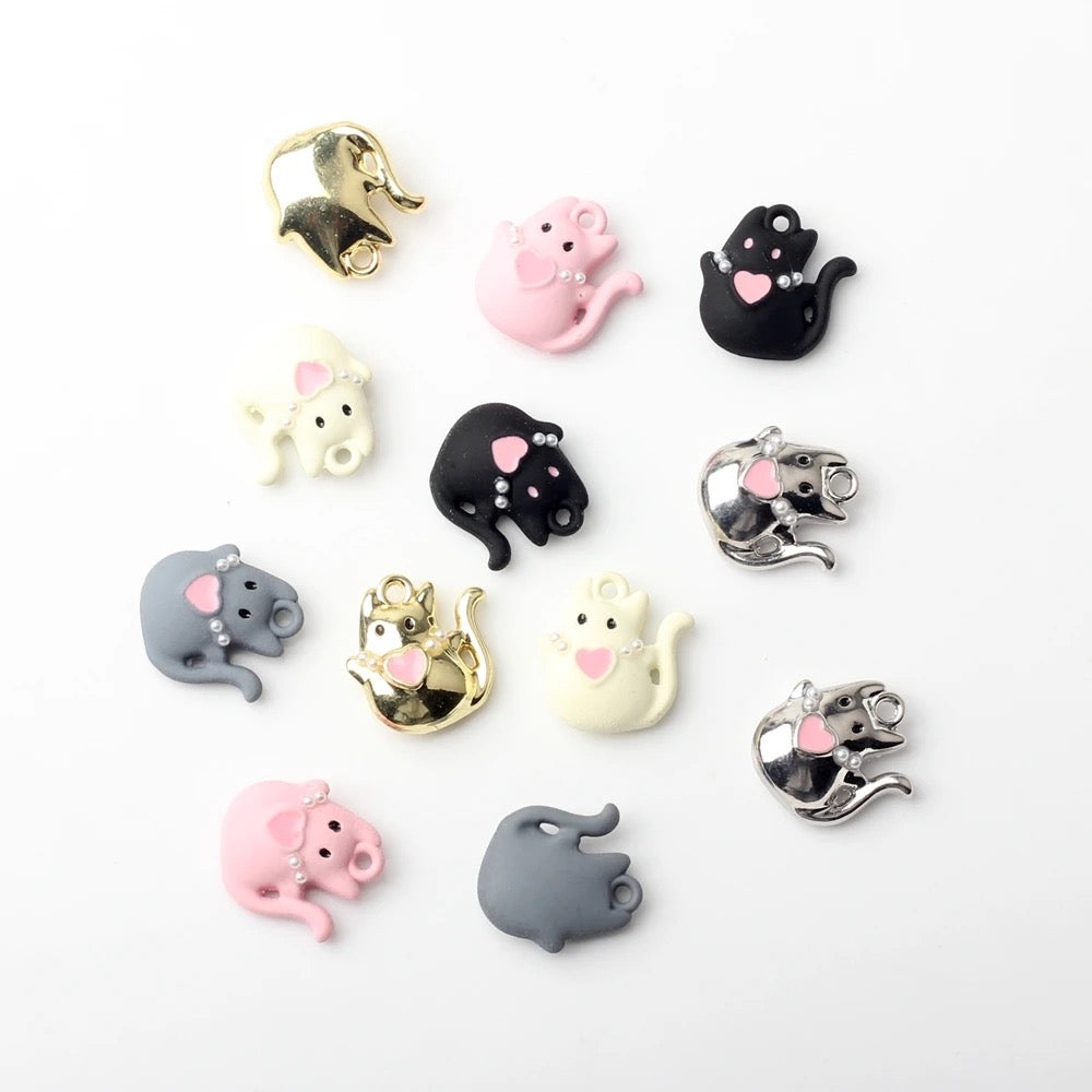 AC 1250 cat with heart alloy charm - per piece