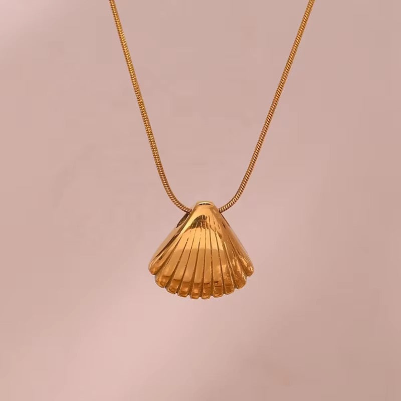 SS 69 Minimalistic Shell Necklace - 18k stainless steel - Anti tarnish - Wholesale
