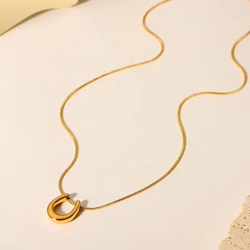 SJ 140 U shaped horseshoe snake chain Necklace - 18k Gold PVD Plated stainless steel - Anti tarnish