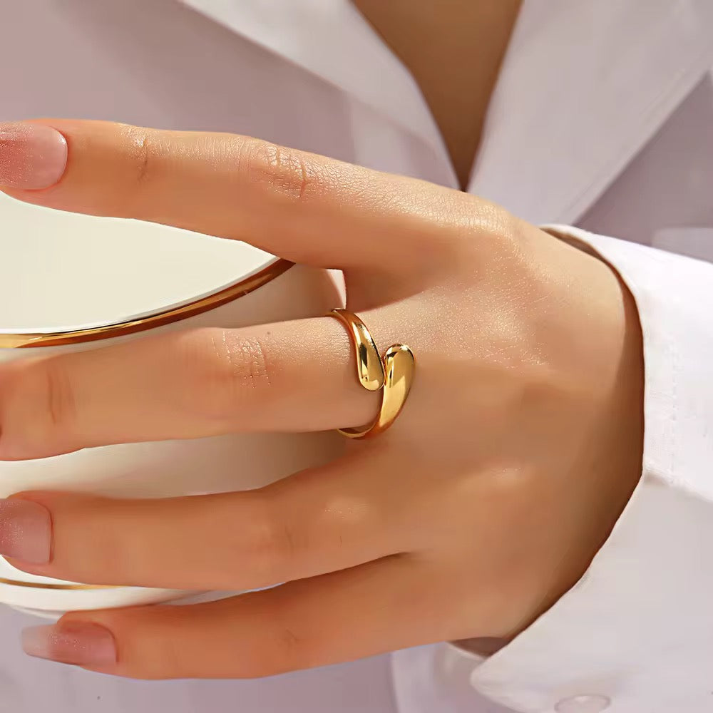 SJ 153 Water drop ring adjustable - 18k Gold PVD Plated stainless steel - Anti tarnish