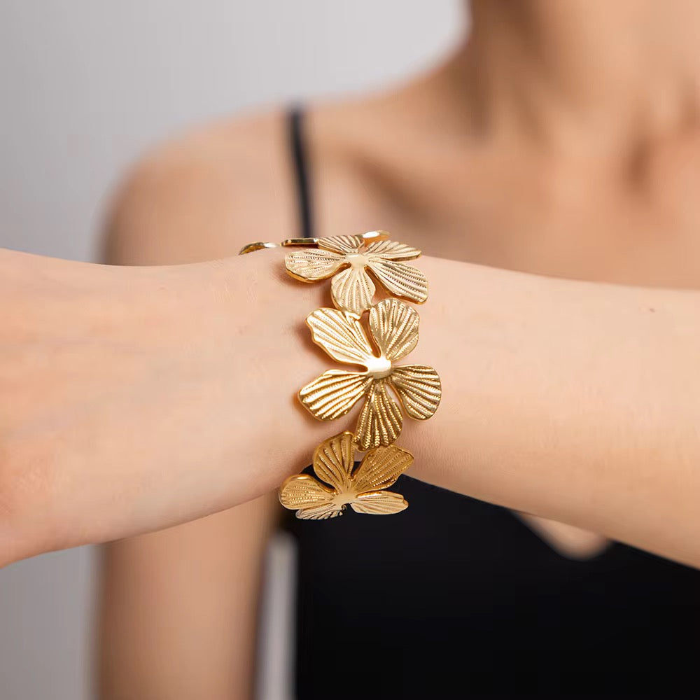 SS 124 Big Floral bracelet cuff - 18k stainless steel - Anti tarnish - premium wear - Wholesale