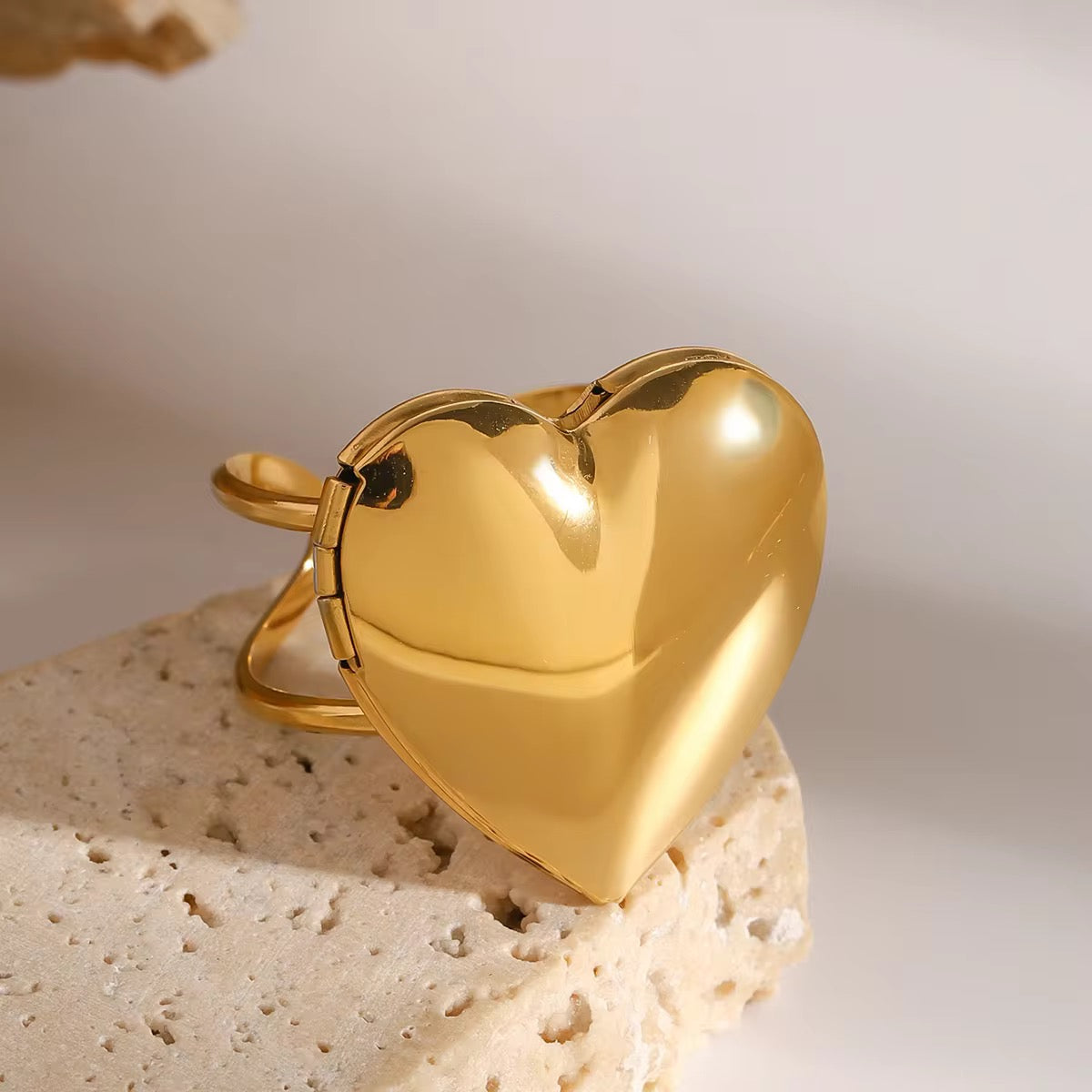 SS 131 Heart Photo box Ring - 18k stainless steel - Anti tarnish - premium wear - Wholesale