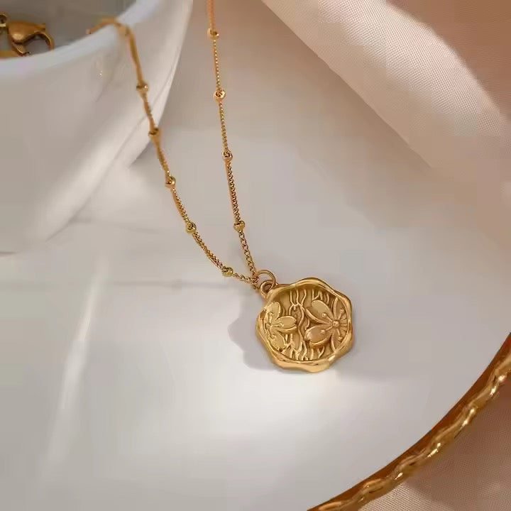 SS 160 Retro Flower necklace- 18k gold plated stainless steel - Anti tarnish - Wholesale