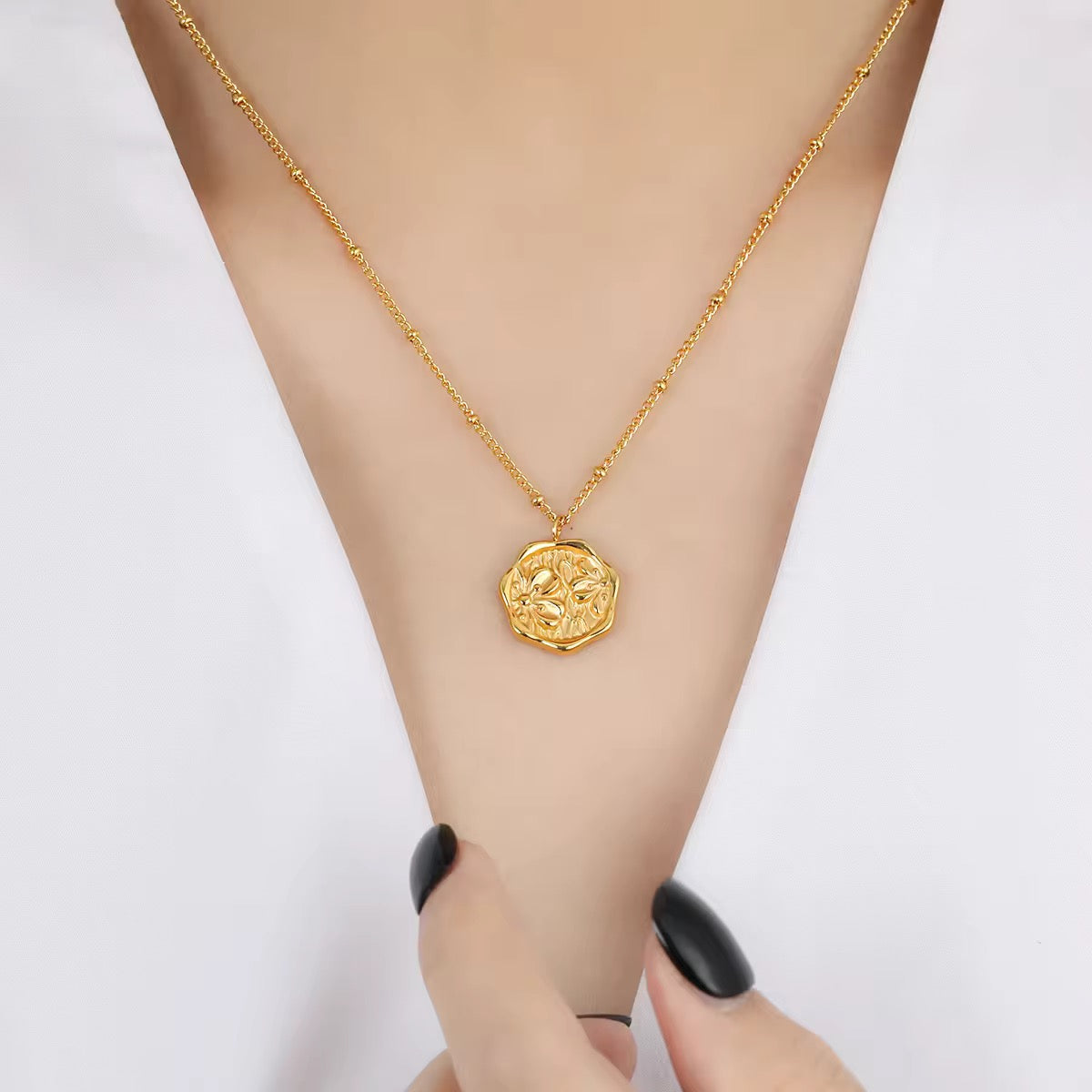 SJ 160 Retro Flower necklace- 18k gold PVD plated stainless steel - Anti tarnish - Wholesale