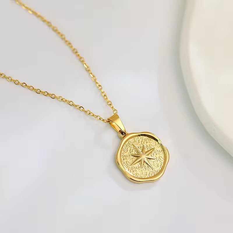 SS 175 North Star Round disc necklace- 18k gold plated stainless steel - Anti tarnish - Wholesale