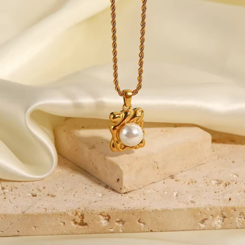 SS 180 Luxury Pearl necklace- 18k gold plated stainless steel - Anti tarnish - Wholesale