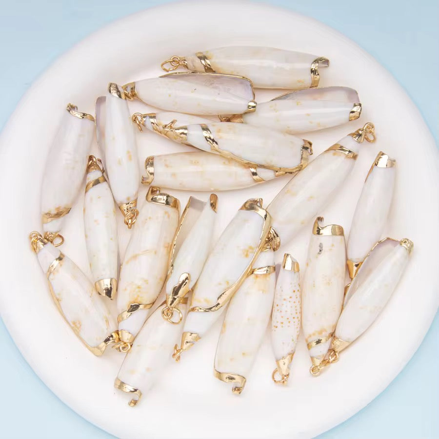 CZ 2379 pencil shell brown and white 18k gold plated charm ( 1 pc ) - anti tarnish