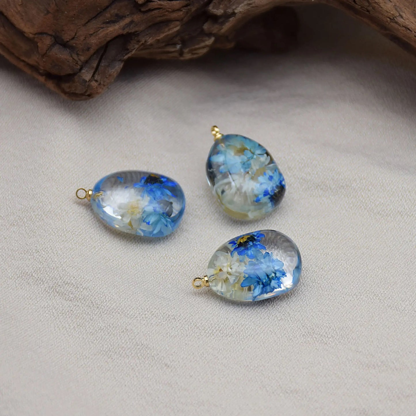 RC 1421 blue dried flower resin pendant ( 1 pc )