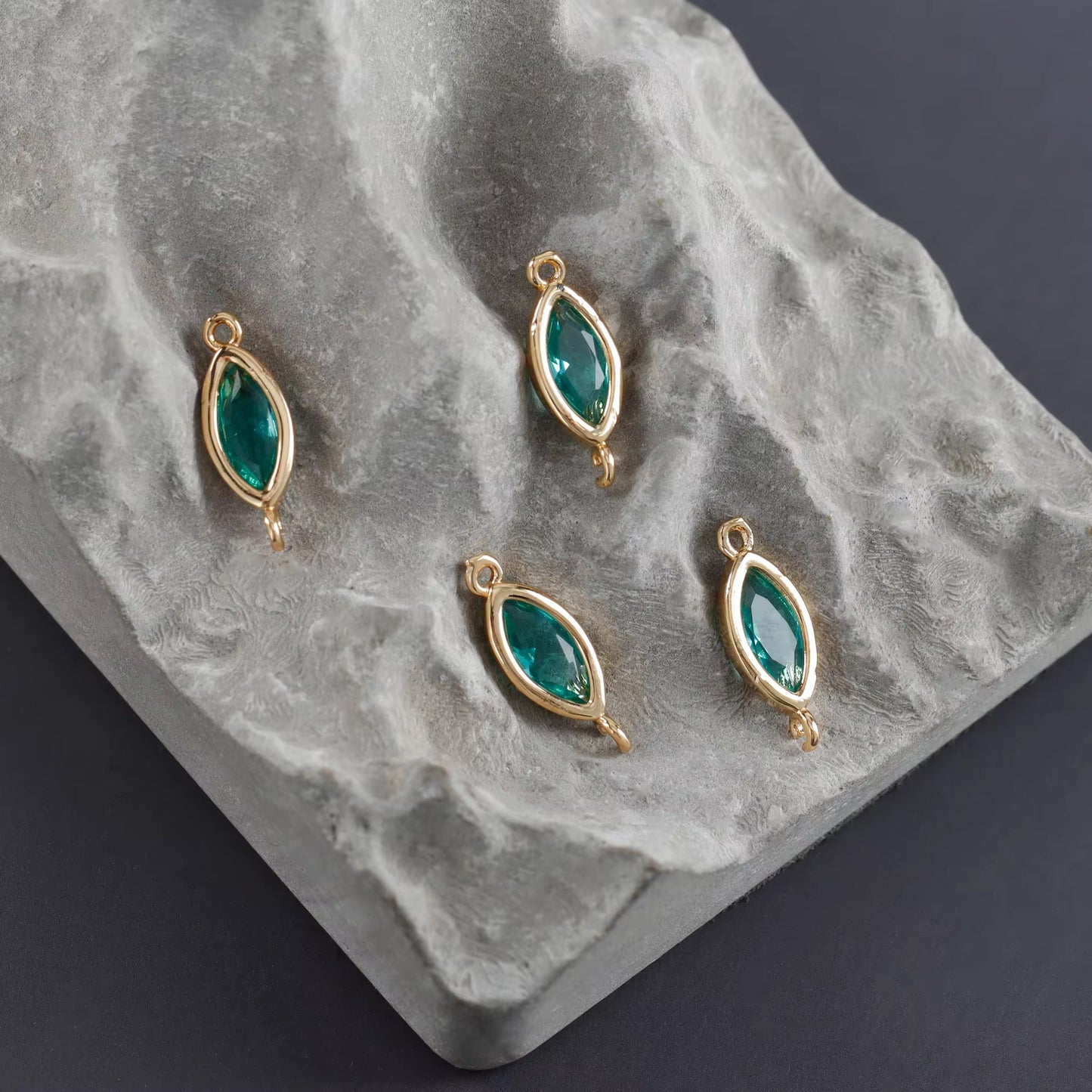 CZ 2384 Green petal Zircon connector 14k gold plated ( 1 pc ) - anti tarnish