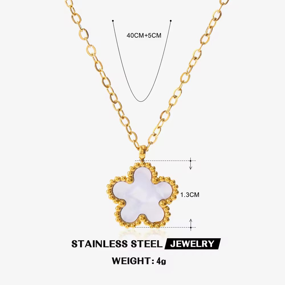 SJ 249 White Clover Flower Necklace - 18k gold plated stainless steel - Anti tarnish - Wholesale