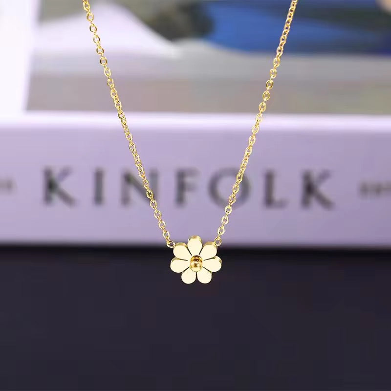 SJ 260 Dainty Daisy floral Necklace - 18k gold plated stainless steel - Anti tarnish
