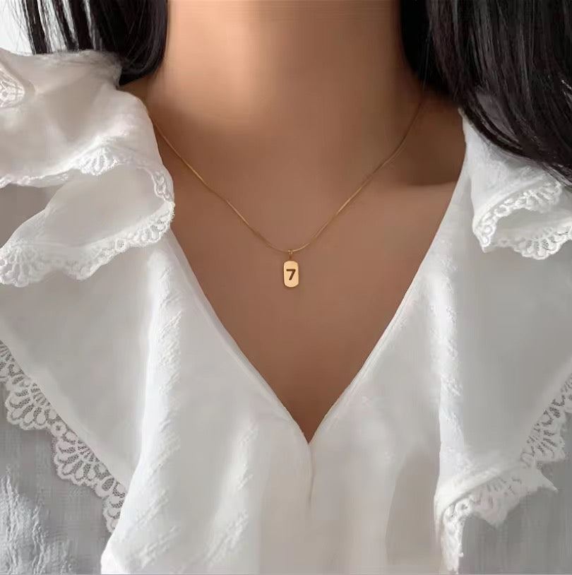 SJ 280 lucky Number 7 Necklace - 18k gold PVD plated stainless steel - Anti tarnish