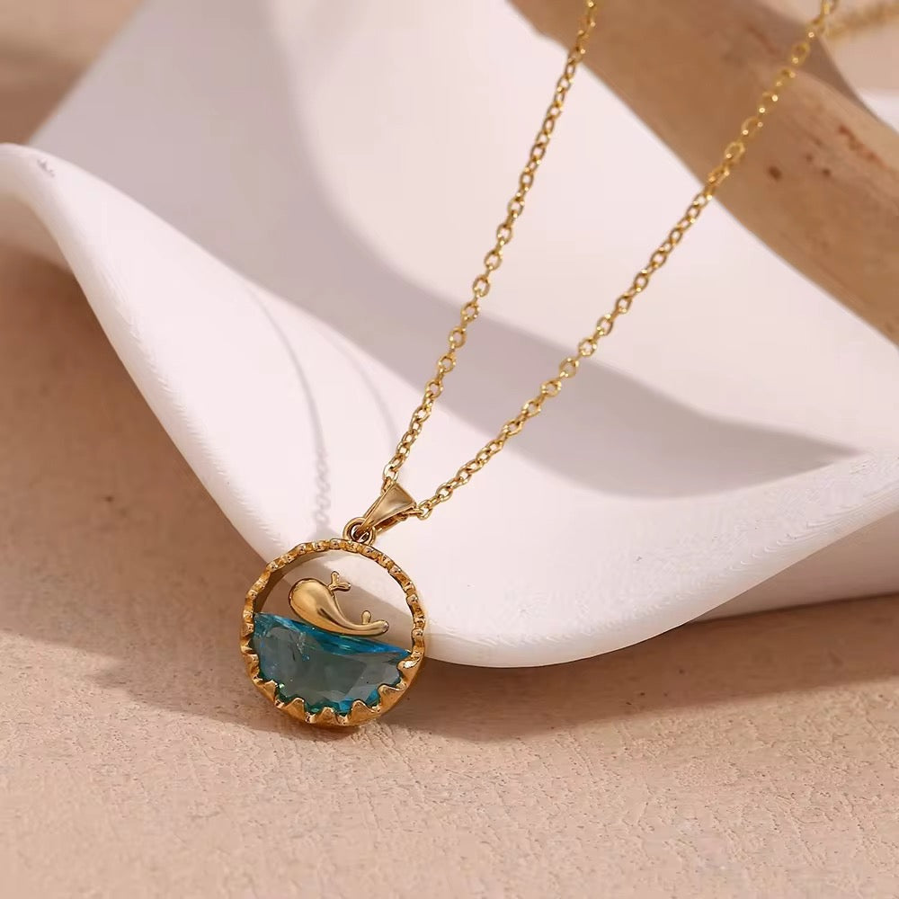 SS 285 Whale sea pendant Necklace - 18k gold PVD plated stainless steel - Anti tarnish - Wholesale