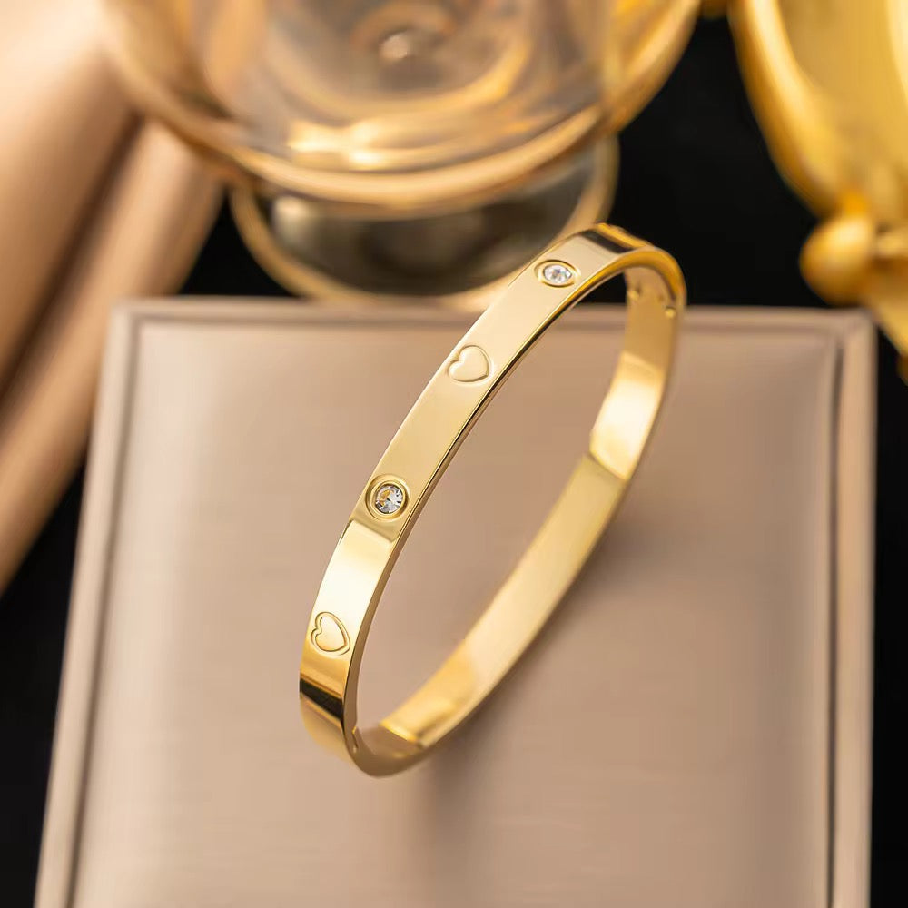 SJ 298 Heart Embedded zircon Bangle Bracelet - 18k gold PVD plated stainless steel - Anti tarnish - Wholesale