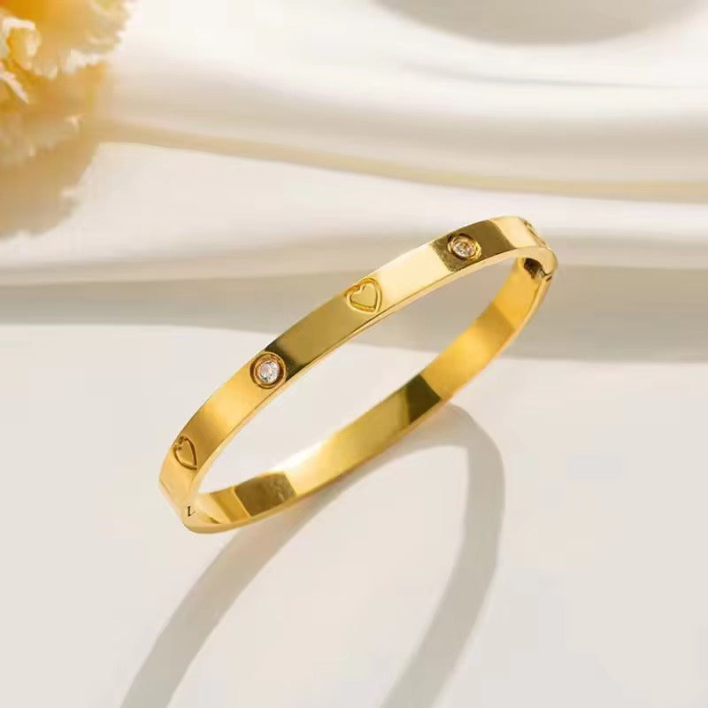 SJ 298 Heart Embedded zircon Bangle Bracelet - 18k gold PVD plated stainless steel - Anti tarnish - Wholesale