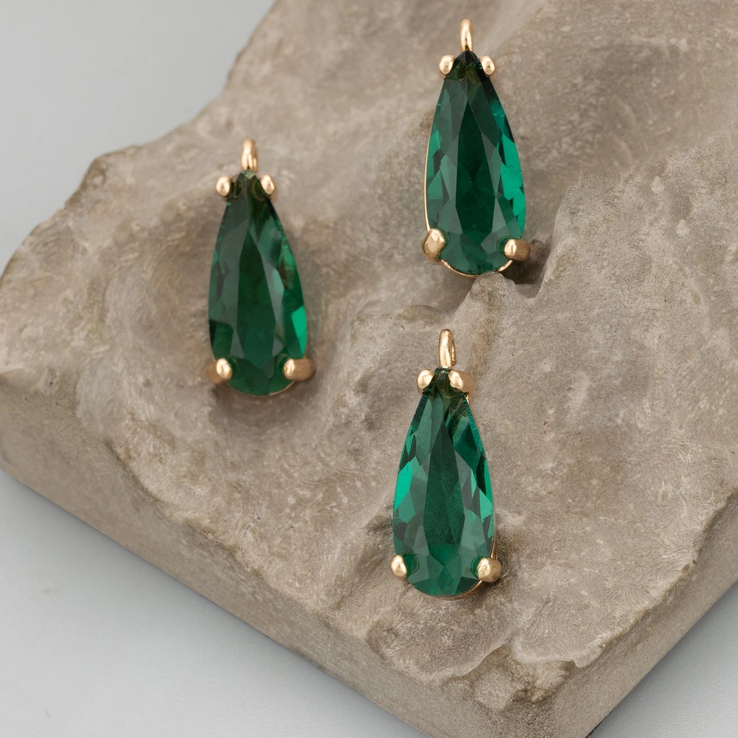 SS 1806 Green Teardrop Zircon 18k gold plated charm ( 1 pc ) Anti tarnish ( 8:18 mm )